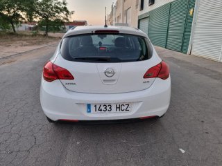 Opel Astra 2011
