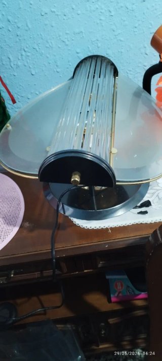 Lámpara de techo moderna cristal y metal.