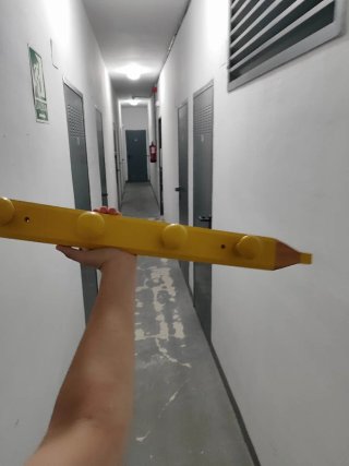 Dos estanterías con perchero de regalo