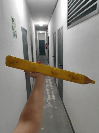 Dos estanterías con perchero de regalo