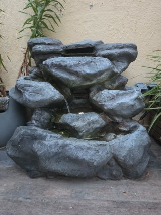 Fuente de agua cascada para jardín