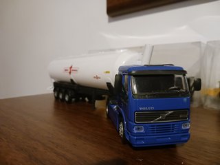 Camión Volvo FH12 Joal con Cisterna