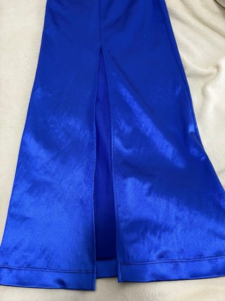 Vestido largo azul satinado