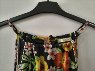 Vestido negro estampado floral