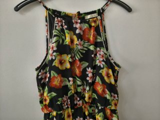 Vestido negro estampado floral