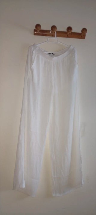 Conjunto Bershka pantalón y camisa beige