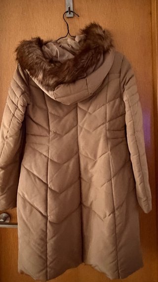 Chaqueta Zara Beige con Capucha y Pelo