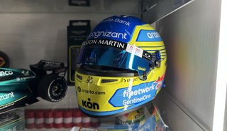 Casco Fernando Alonso Aston Martin 1:2