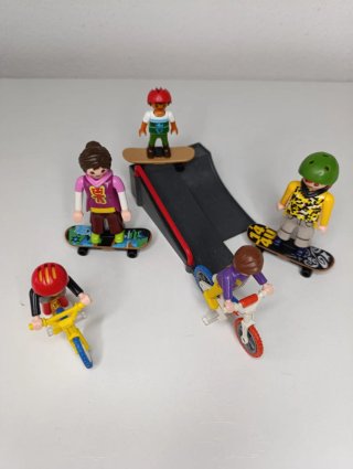 Playmobil Conjunto Muñecos Bicis y Skate