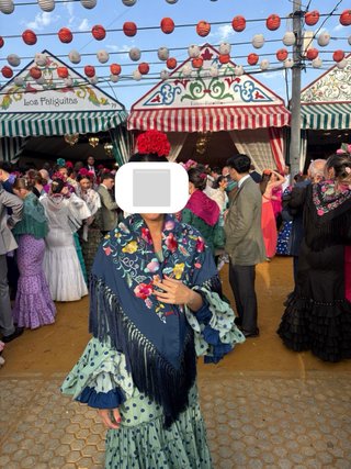 Traje de flamenca verde y azul
