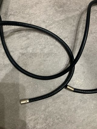 Sandalias tacón negras con cuerdas
