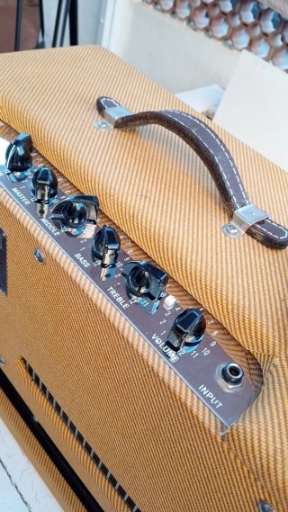 Ampli Guitarra Fender Tweed Junior Laquered