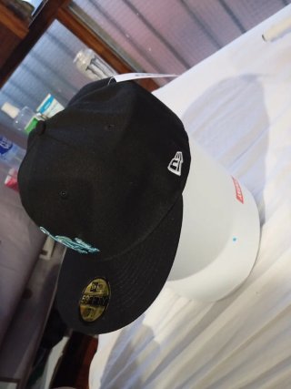 Gorra New Era LA Negra y Turquesa