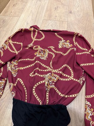 Blusa con estampado de cadenas