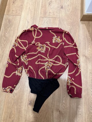 Blusa con estampado de cadenas