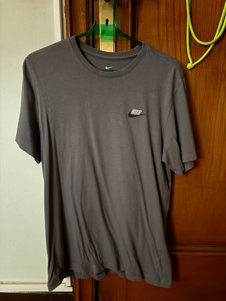 Camiseta Nike Gris