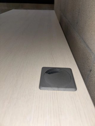 Mesa de escritorio blanca/dafne con pata plateada