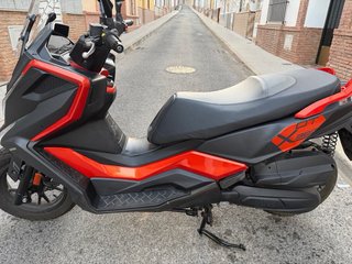 Kymco DTX 125 Maxi Scooter Naranja/Negro