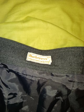 Falda gris abotonable