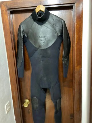Traje de surf negro