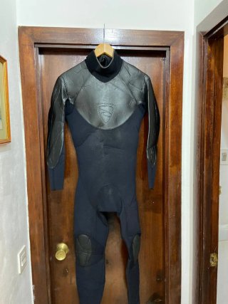 Traje de surf negro