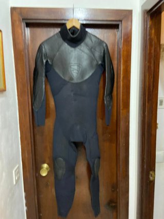 Traje de surf negro