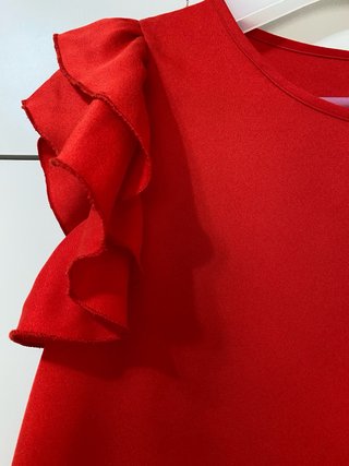 Blusa roja con volantes