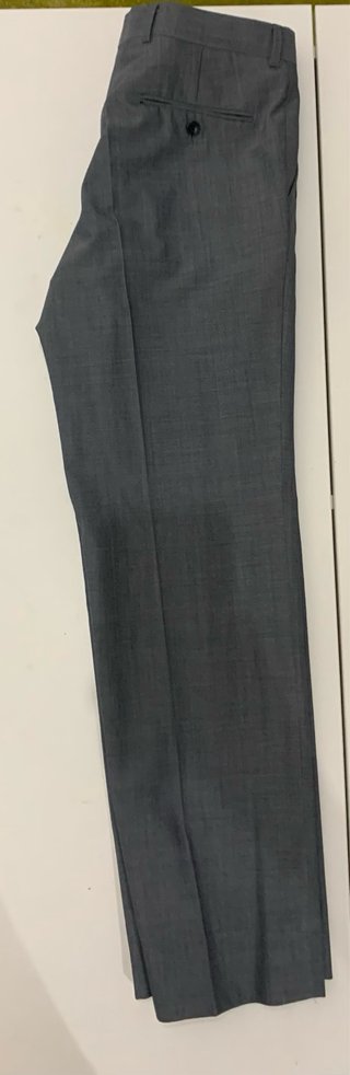 Traje de hombre gris para verano
