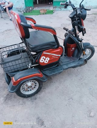Triciclo eléctrico 68