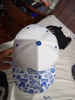 Gorra Blanca y Azul