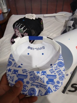 Gorra Blanca y Azul
