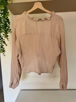 Blusa Zara Beige con Volantes y Nudo