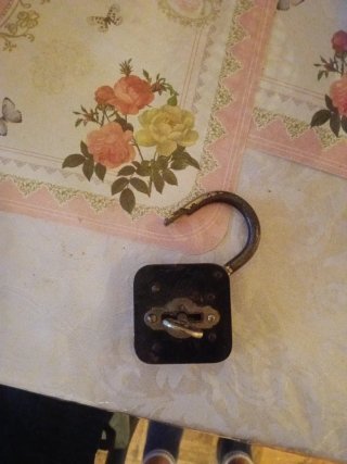 Candado antiguo con llave