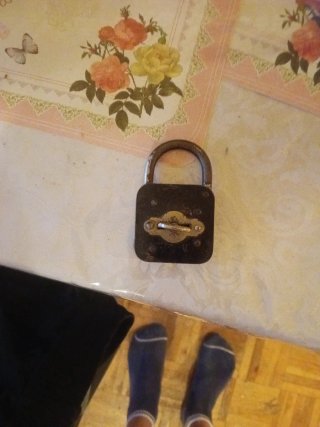 Candado antiguo con llave