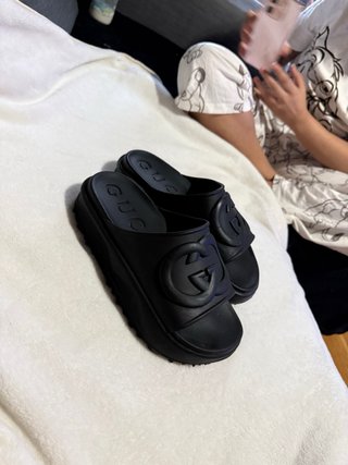 Chanclas Gucci Negras