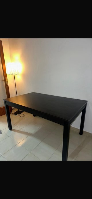 Mesa de comedor/escritorio de madera negra