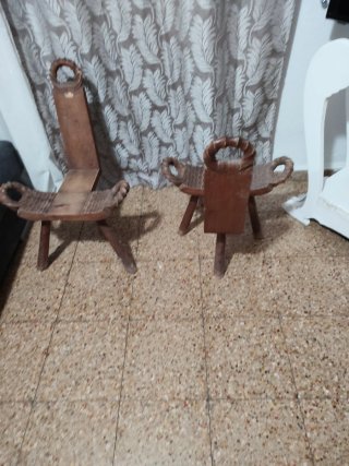 Sillas antiguas paritorias  de madera (2 unidades)