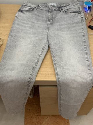 Pantalón largo gris