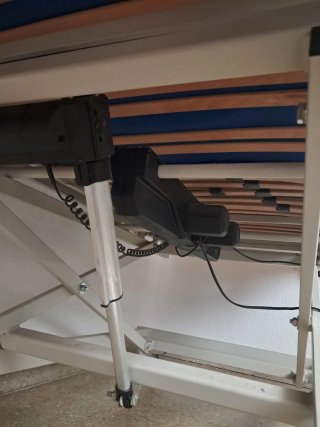 Cama hospitalaria articulada como nueva