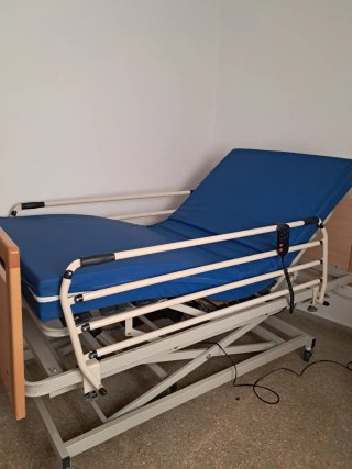 Cama hospitalaria articulada como nueva