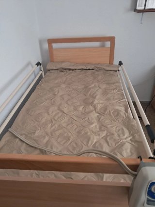 Cama hospitalaria articulada como nueva