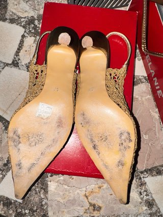 Zapatos de tacón Melanie dorados + bolso de regalo