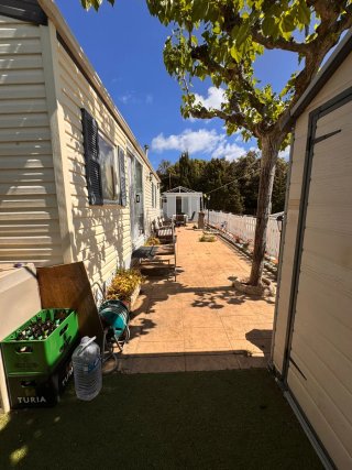Se vende parcela camping con móvil home