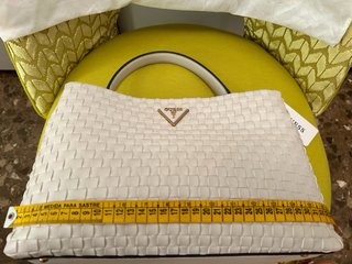 Bolso Guess Beige/Blanco Nuevo Auténtico