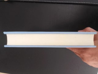 Libro Viven firmado de la Sociedad de la Nieve