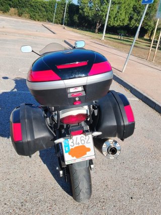 Suzuki GSX650F Sportbike Negra y Blanca