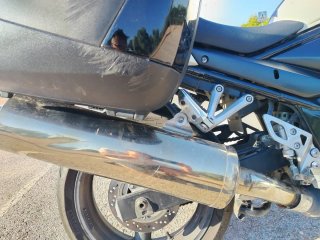 Suzuki GSX650F Sportbike Negra y Blanca