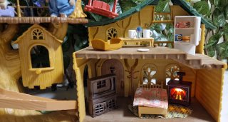 2 Casas del Árbol Sylvanian Families junta