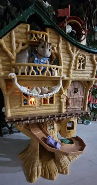 2 Casas del Árbol Sylvanian Families junta