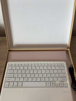Funda con teclado para iPad 12,9”. 6/5/4/3 gener.